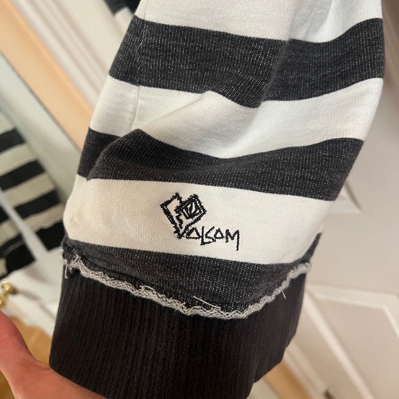 Volcom Black and White Striped Hoodie with Pink polkadot hood- women’s M - Picture 5 of 8